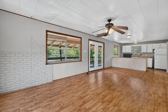 190 White Oak Circle, Point Blank, TX 77364
