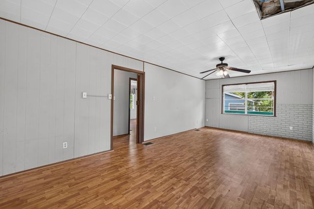 190 White Oak Circle, Point Blank, TX 77364