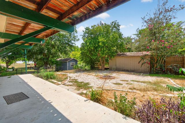 190 White Oak Circle, Point Blank, TX 77364