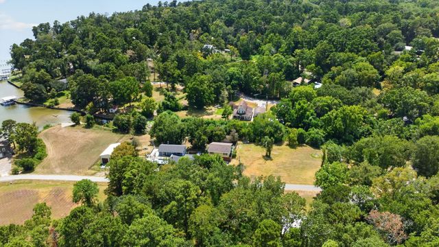 190 White Oak Circle, Point Blank, TX 77364