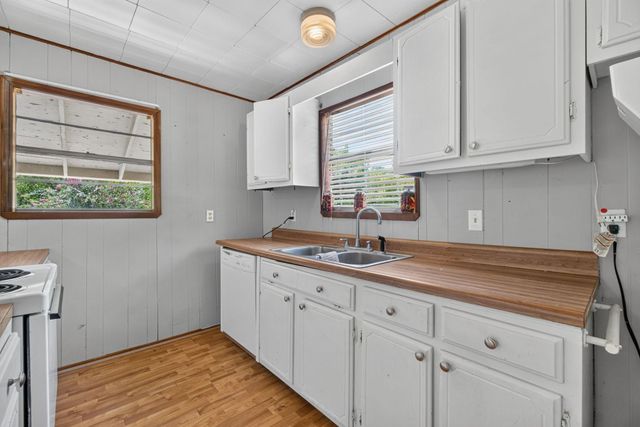 190 White Oak Circle, Point Blank, TX 77364