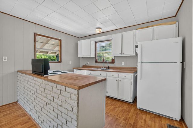 190 White Oak Circle, Point Blank, TX 77364