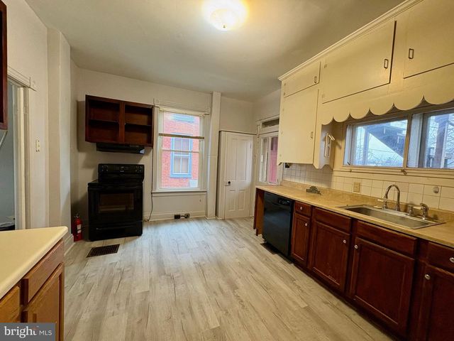 28 S CHURCH ST, Waynesboro, PA 17268