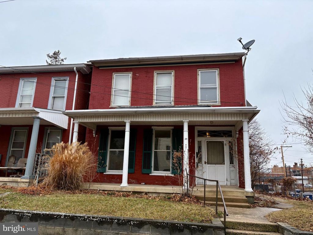 28 S CHURCH ST, Waynesboro, PA 17268