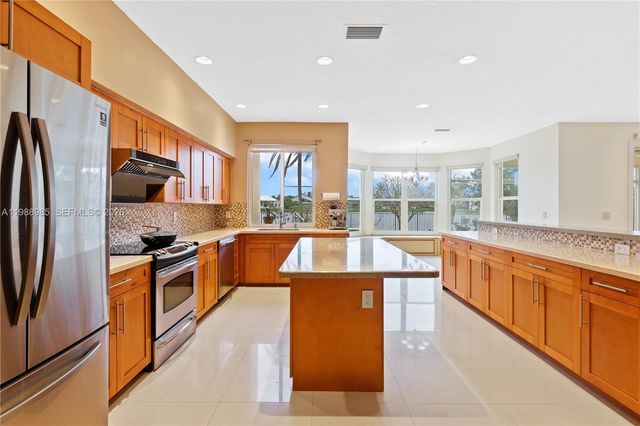 10091 NW 7th St, Plantation, FL 33324