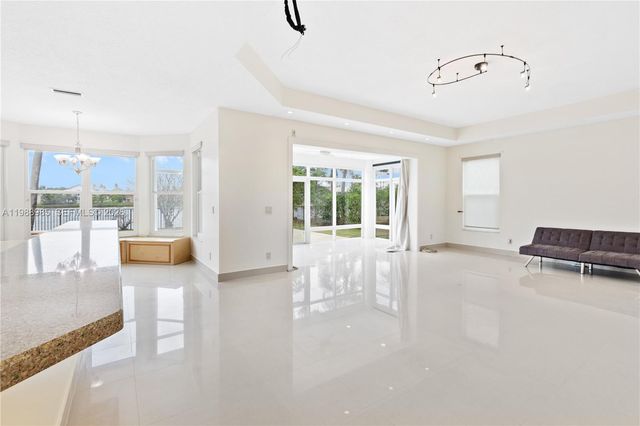 10091 NW 7th St, Plantation, FL 33324