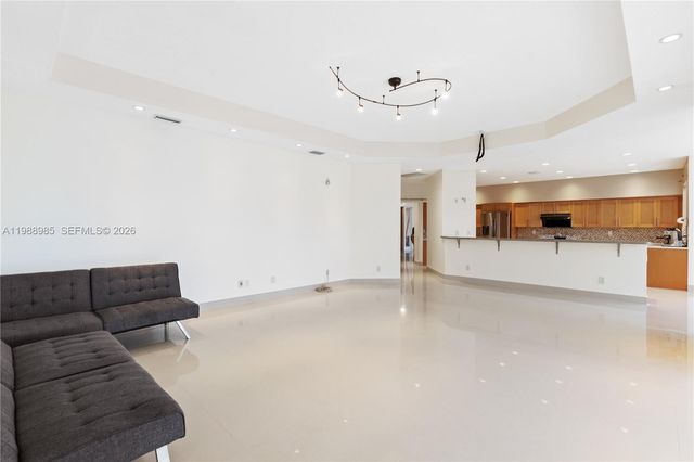 10091 NW 7th St, Plantation, FL 33324