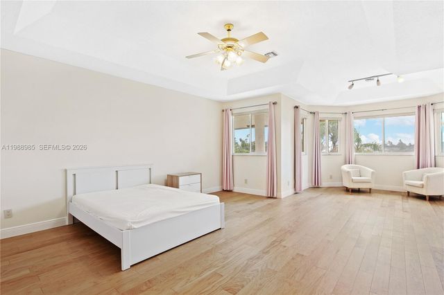 10091 NW 7th St, Plantation, FL 33324