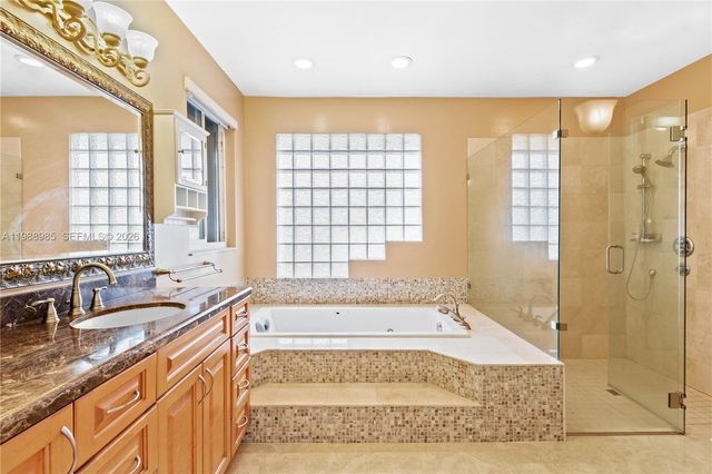 10091 NW 7th St, Plantation, FL 33324