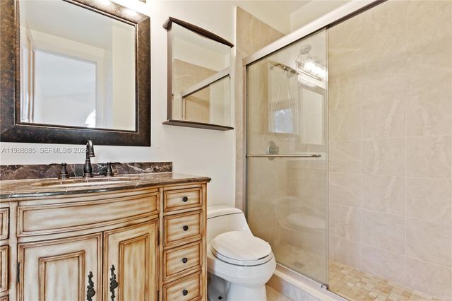 10091 NW 7th St, Plantation, FL 33324