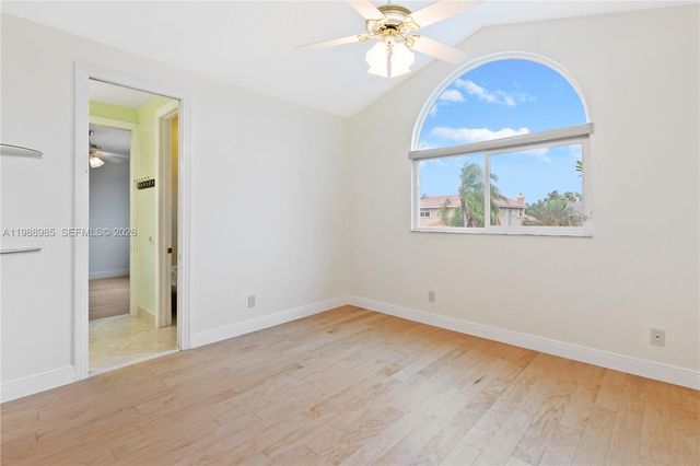 10091 NW 7th St, Plantation, FL 33324