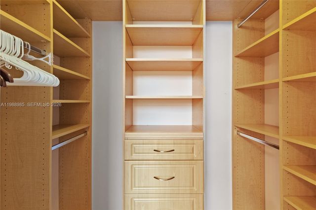 10091 NW 7th St, Plantation, FL 33324