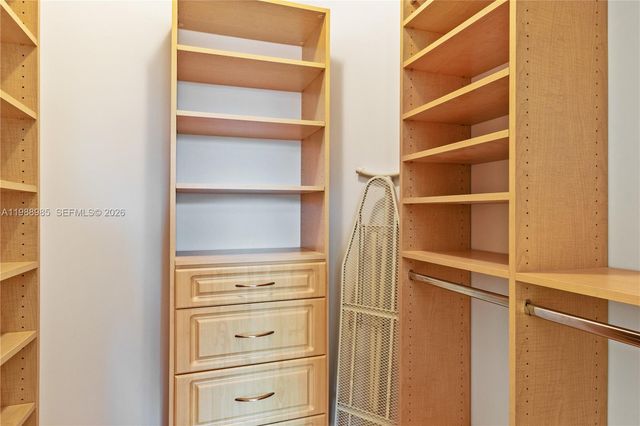 10091 NW 7th St, Plantation, FL 33324