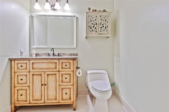 10091 NW 7th St, Plantation, FL 33324