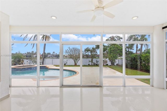 10091 NW 7th St, Plantation, FL 33324