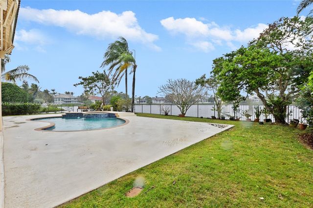 10091 NW 7th St, Plantation, FL 33324