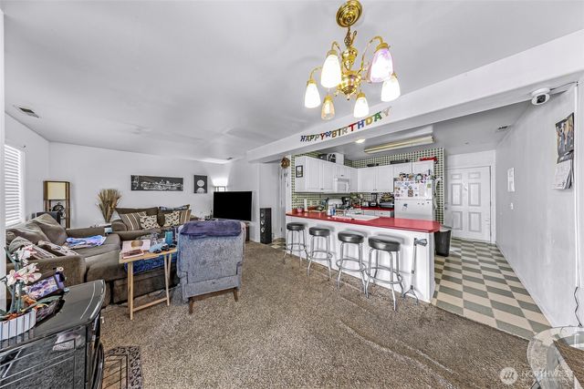 2850 W Maplewood Avenue, Bellingham, WA 98225