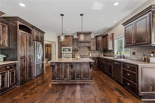 11609 W 154TH Street, Overland Park, KS 66221