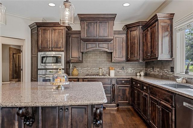 11609 W 154TH Street, Overland Park, KS 66221