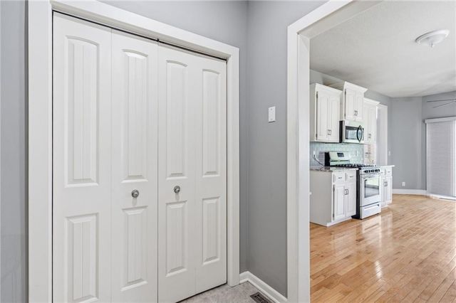 11236 N Randolph Avenue, Kansas City, MO 64157