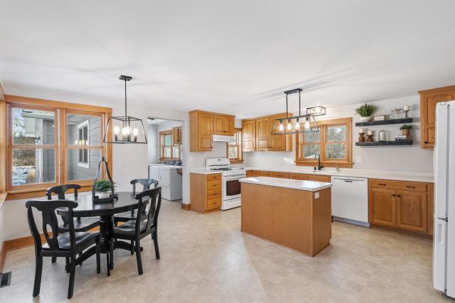 1079 Koshkonong Road, Cambridge, WI 53523