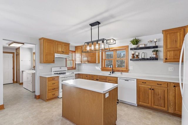 1079 Koshkonong Road, Cambridge, WI 53523