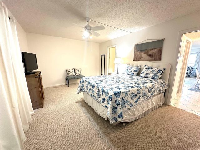 131 Oakridge J 131, Deerfield Beach, FL 33442