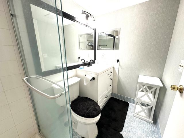 131 Oakridge J 131, Deerfield Beach, FL 33442