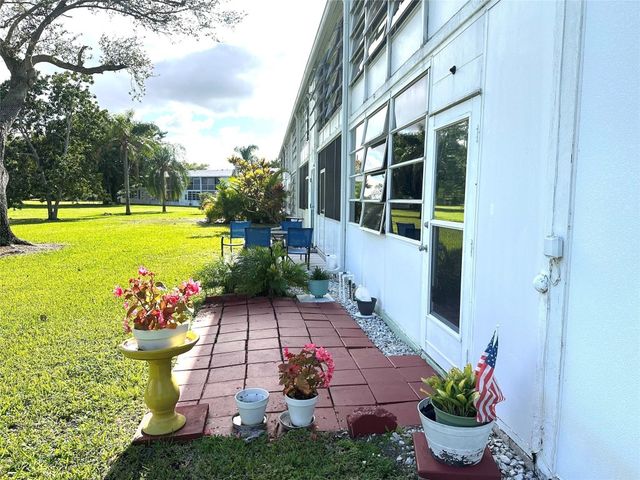 131 Oakridge J 131, Deerfield Beach, FL 33442