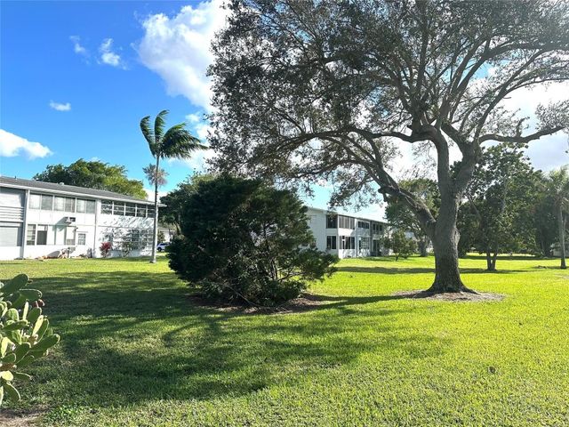 131 Oakridge J 131, Deerfield Beach, FL 33442