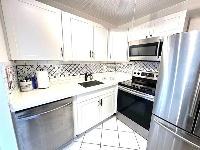 131 Oakridge J 131, Deerfield Beach, FL 33442