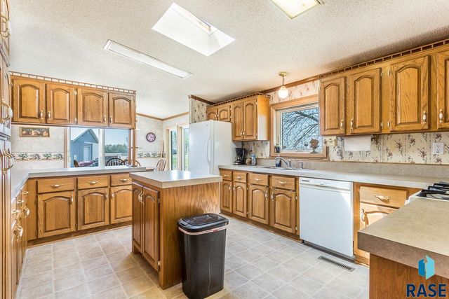 27738 469th Ave, Lennox, SD 57039