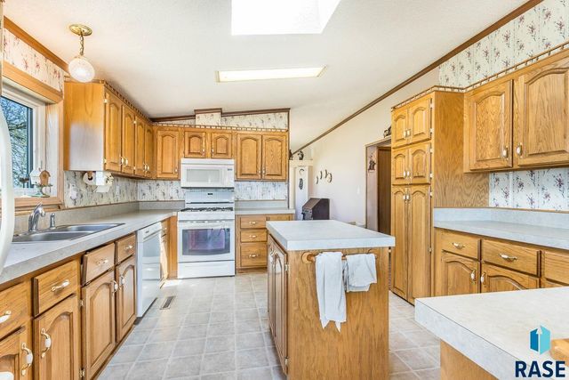 27738 469th Ave, Lennox, SD 57039