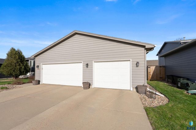 7516 S Bell Cir Circle, Sioux Falls, SD 57108