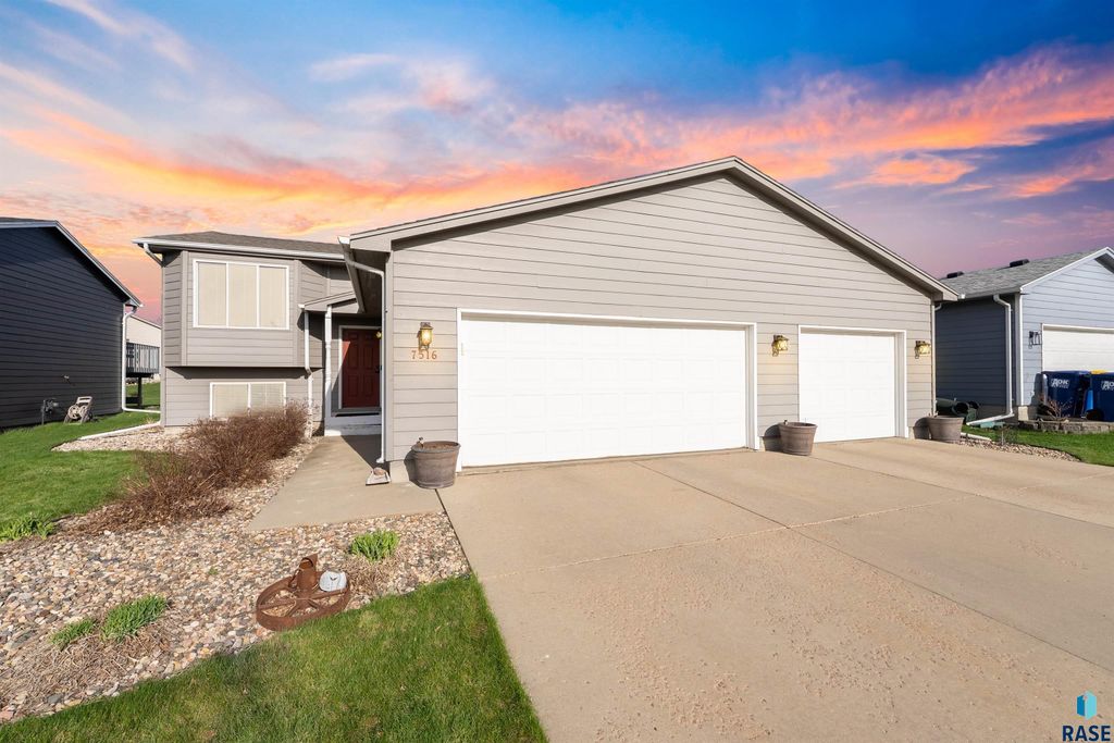 7516 S Bell Cir Circle, Sioux Falls, SD 57108