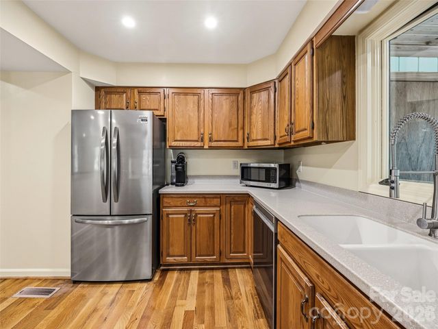 348 Surrey Lane, Brevard, NC 28712