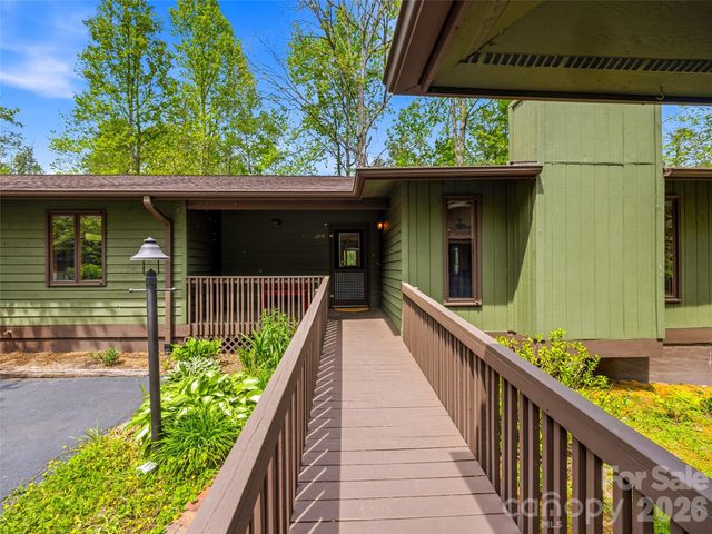 348 Surrey Lane, Brevard, NC 28712