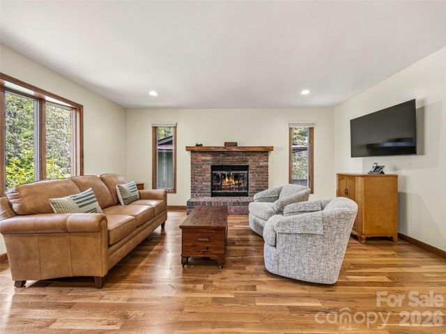 348 Surrey Lane, Brevard, NC 28712