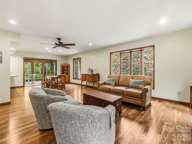 348 Surrey Lane, Brevard, NC 28712