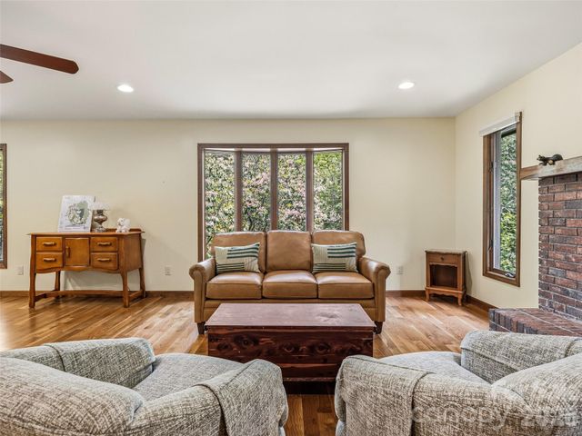 348 Surrey Lane, Brevard, NC 28712