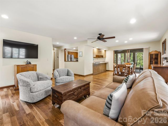 348 Surrey Lane, Brevard, NC 28712