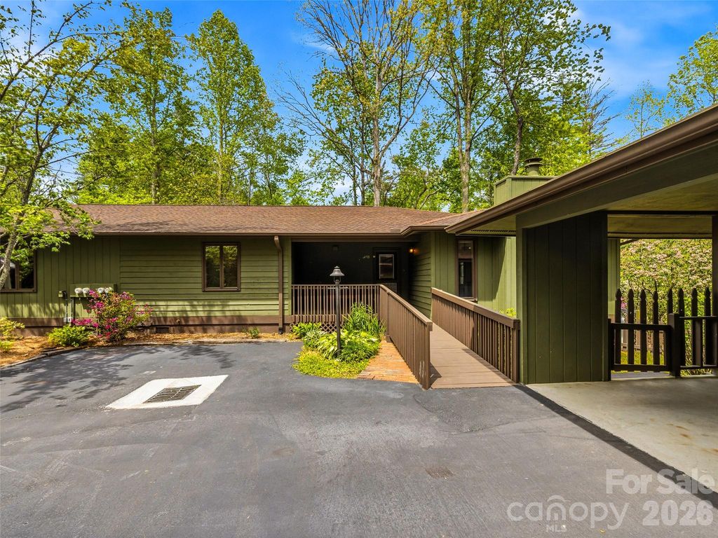 348 Surrey Lane, Brevard, NC 28712