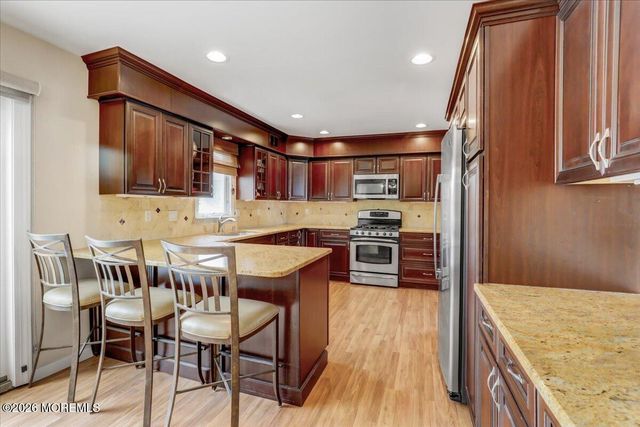 29 Nashua Drive, Marlboro, NJ 07746