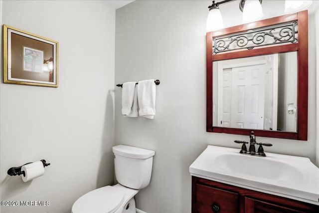 29 Nashua Drive, Marlboro, NJ 07746