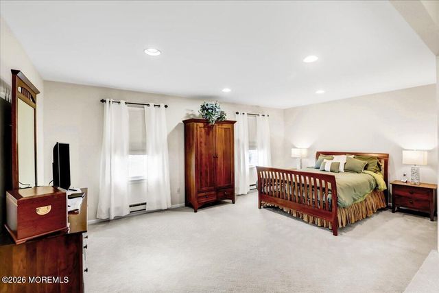 29 Nashua Drive, Marlboro, NJ 07746