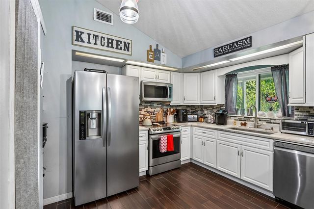 4001 BAINWOOD COURT, Tampa, FL 33614