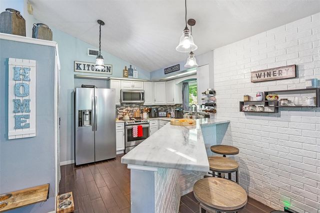 4001 BAINWOOD COURT, Tampa, FL 33614
