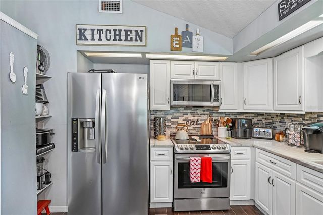 4001 BAINWOOD COURT, Tampa, FL 33614