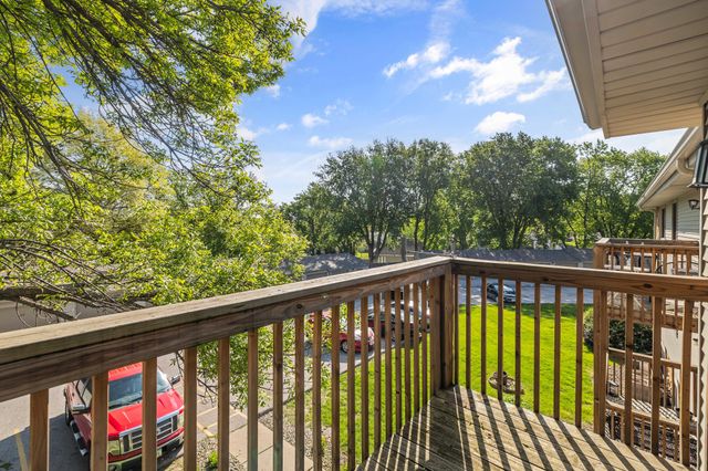 9523 University Avenue 11, Clive, IA 50325