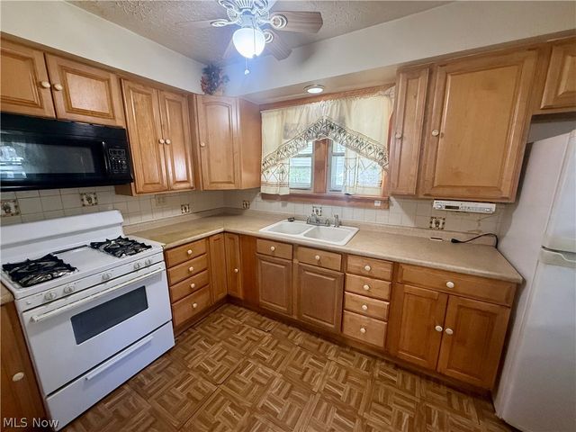 1056 Homewood, Warren, OH 44483